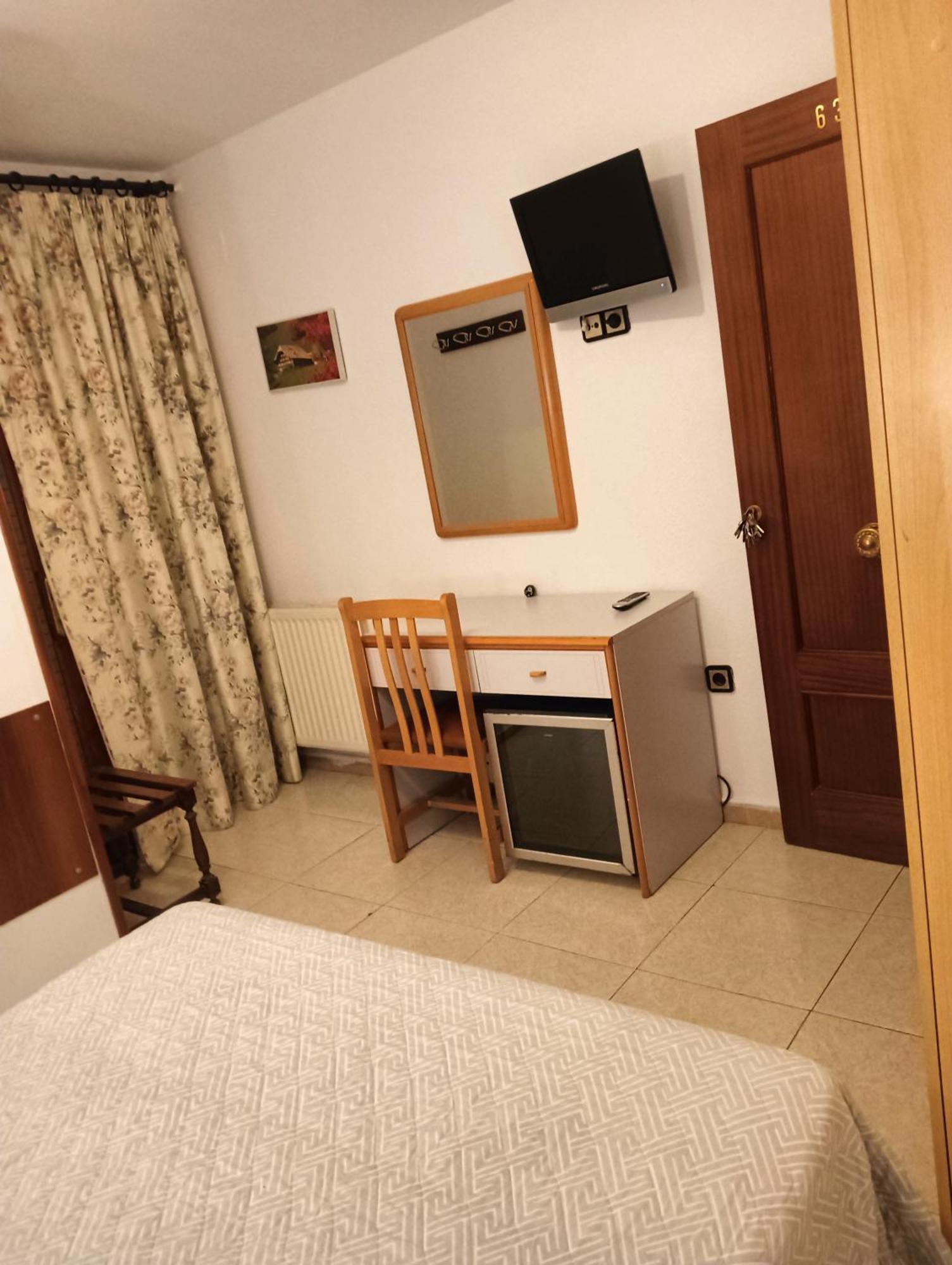 Hostal Lizana 2 Huesca Eksteriør bilde
