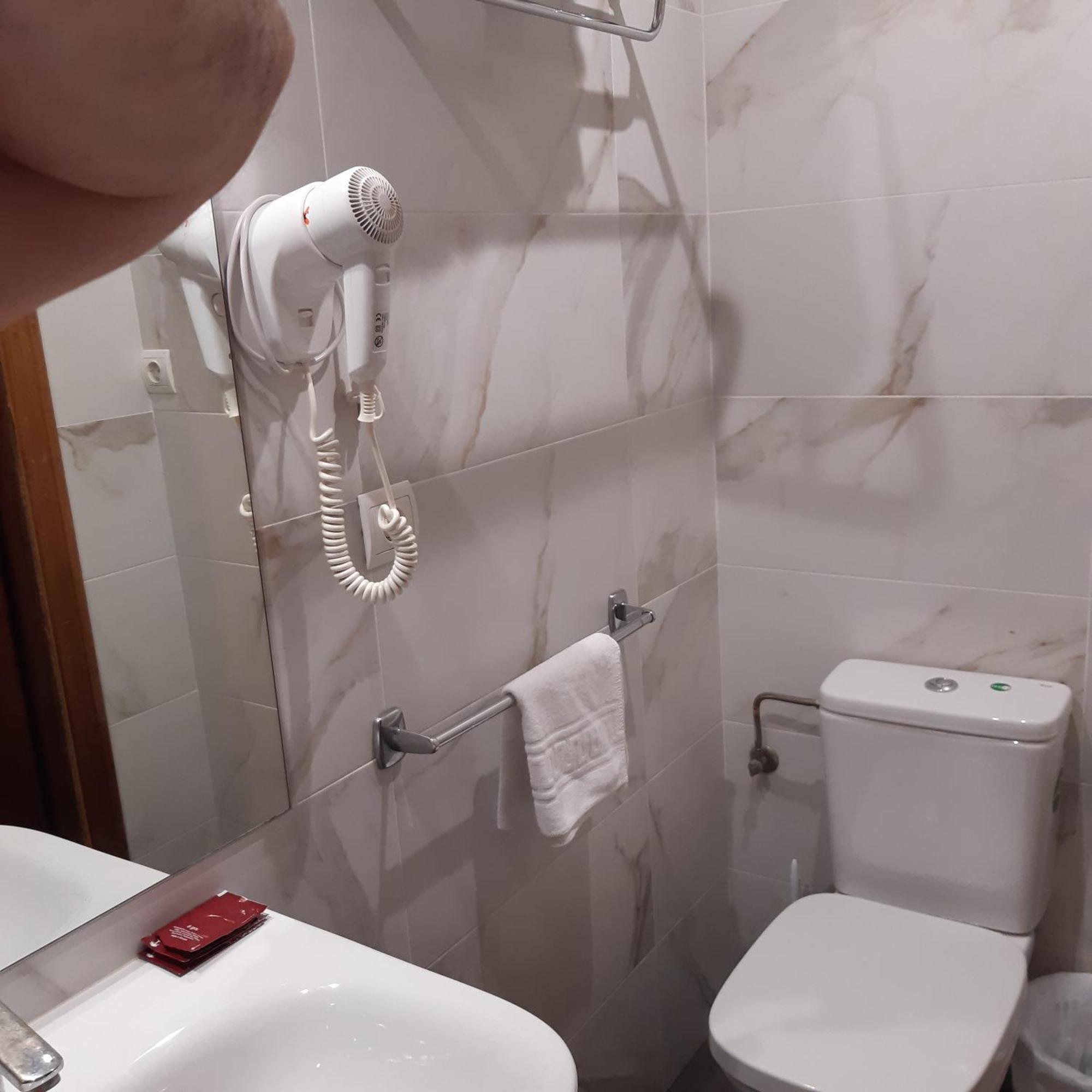 Hostal Lizana 2 Huesca Eksteriør bilde