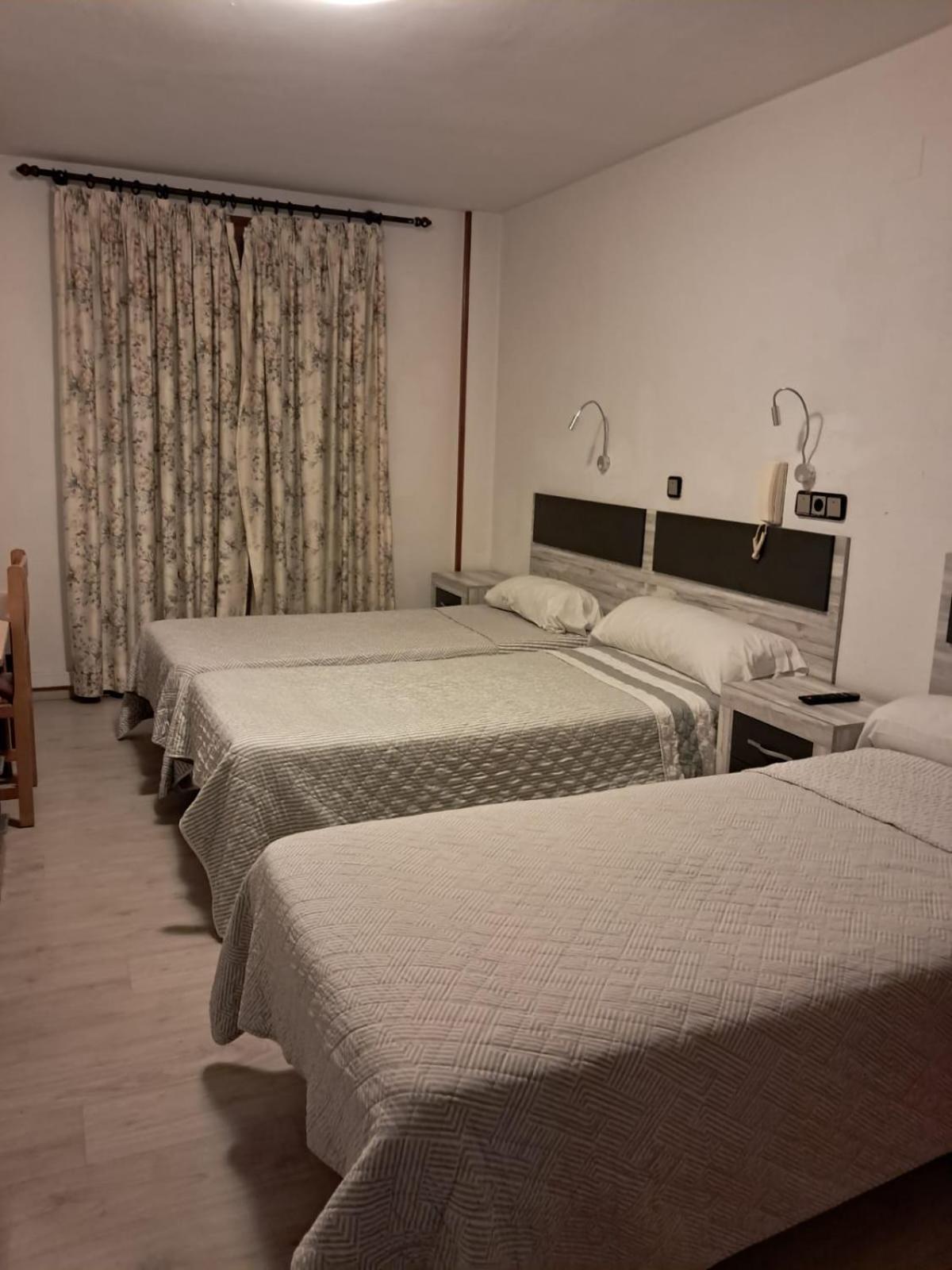 Hostal Lizana 2 Huesca Eksteriør bilde