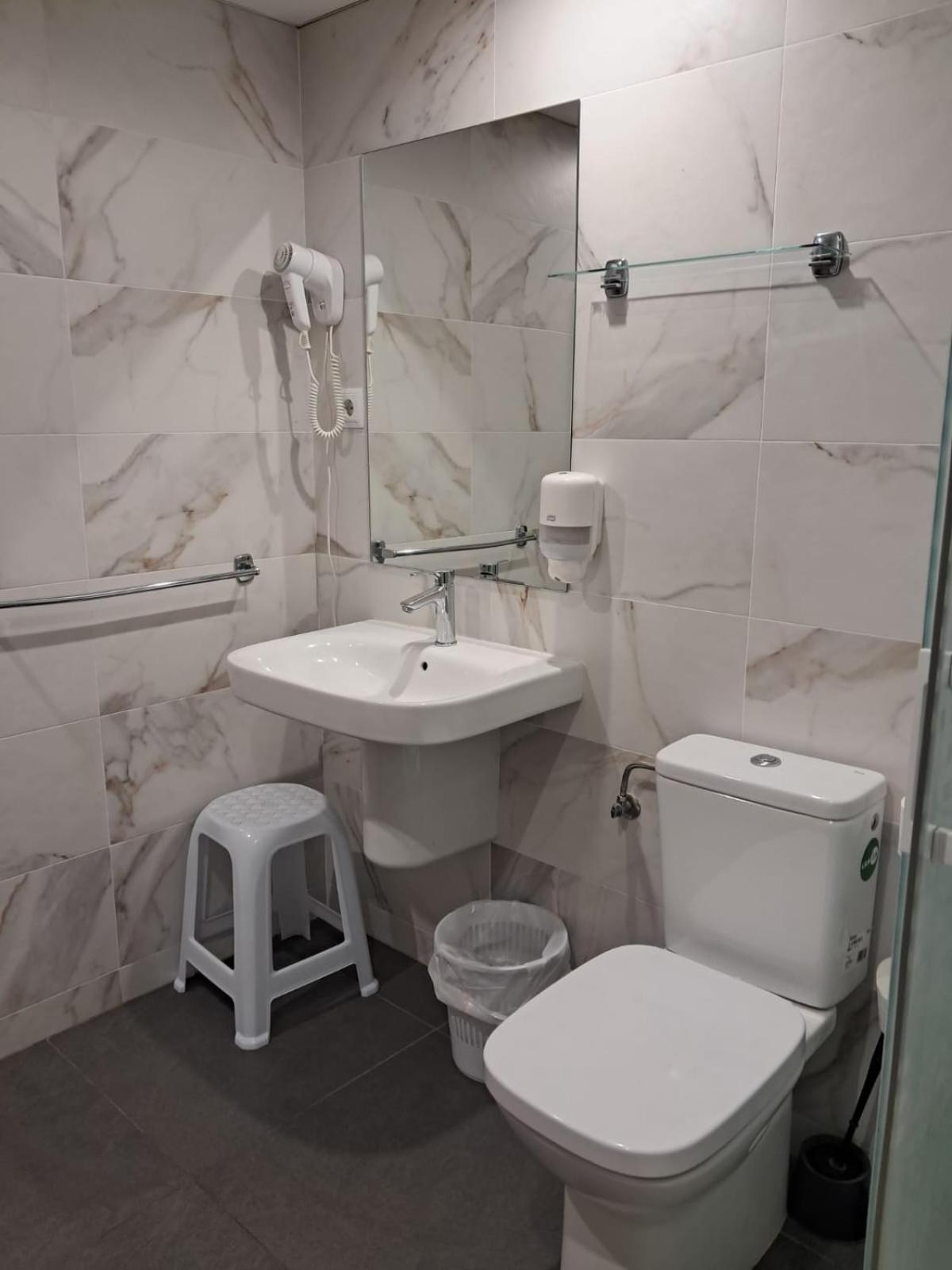 Hostal Lizana 2 Huesca Eksteriør bilde
