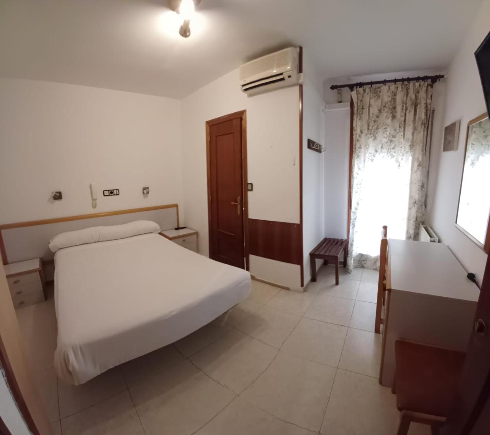 Hostal Lizana 2 Huesca Eksteriør bilde