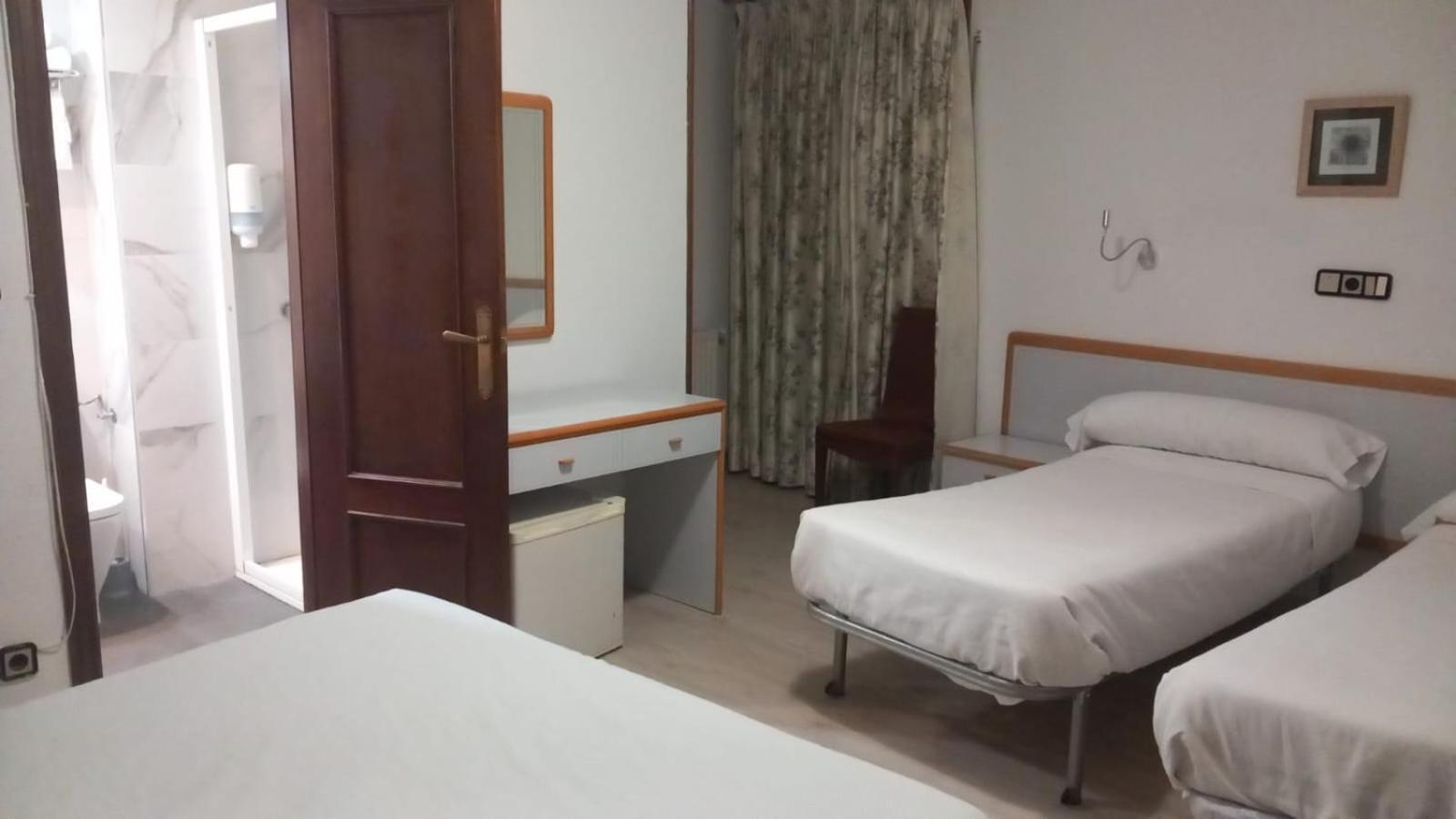 Hostal Lizana 2 Huesca Eksteriør bilde