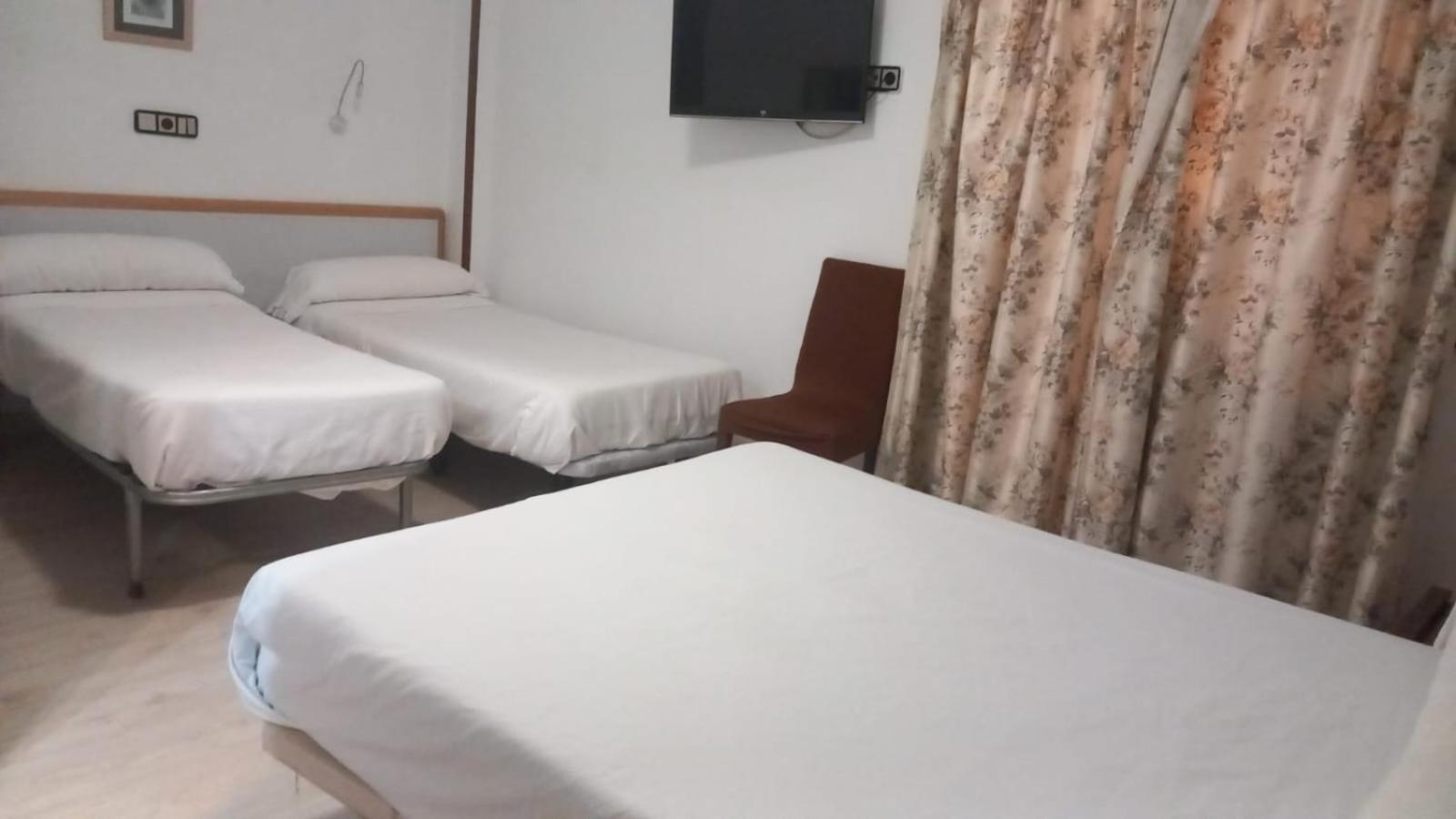 Hostal Lizana 2 Huesca Eksteriør bilde